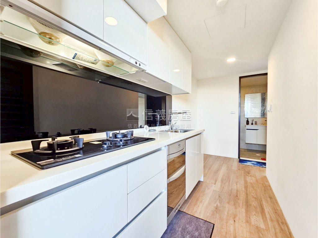 新屋齡｜彩彩棠三房車位房屋室內格局與周邊環境
