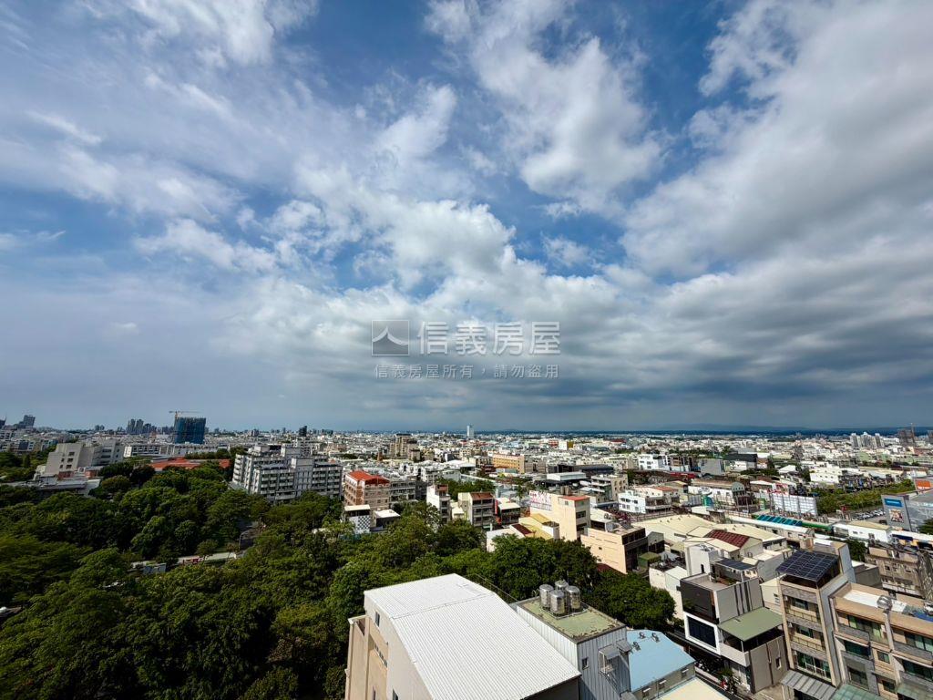 上東城Ｅ棟採光三房平車房屋室內格局與周邊環境