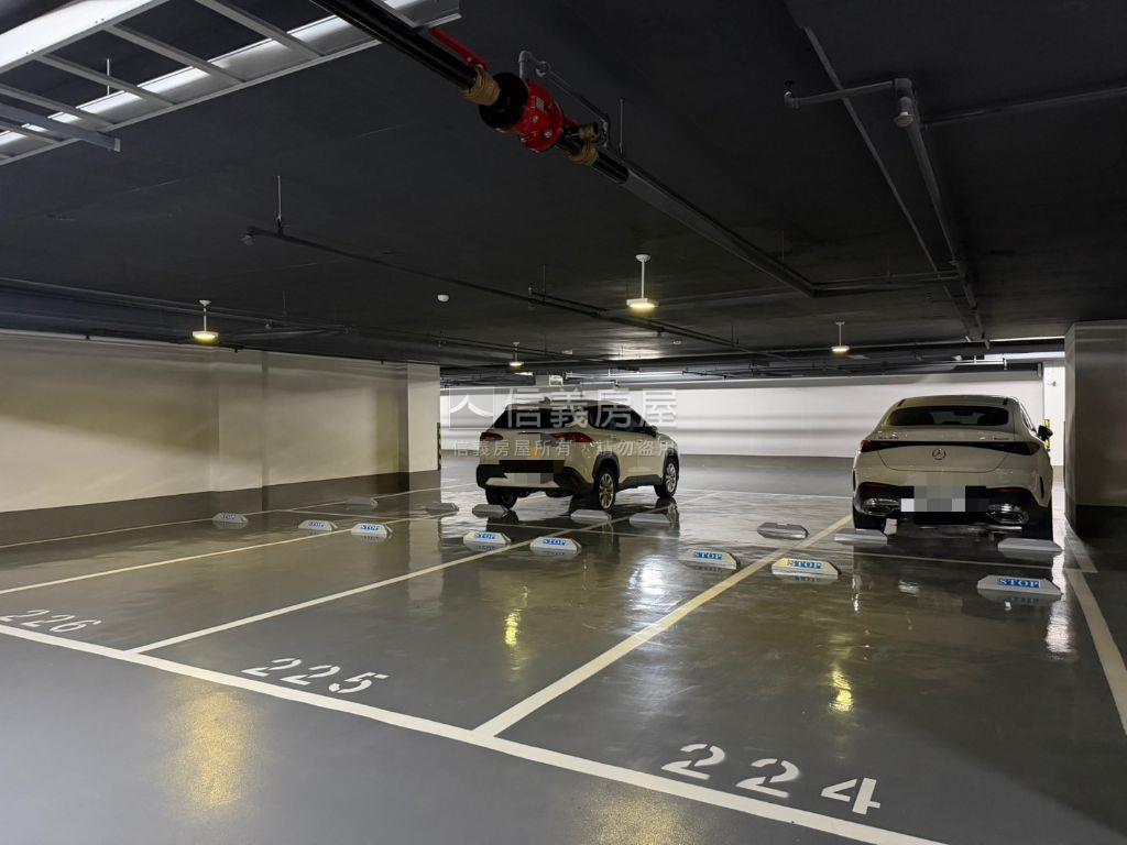 上東城Ｅ棟採光三房平車房屋室內格局與周邊環境