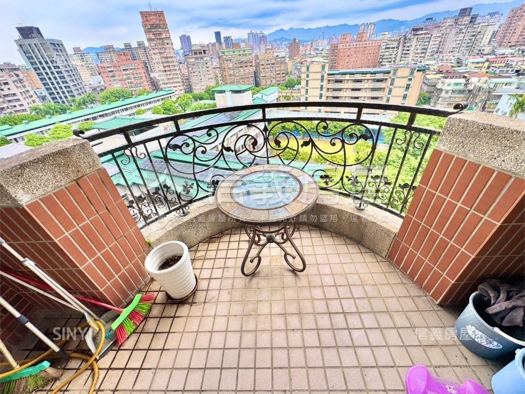 法國臻品公園高樓大三房房屋室內格局與周邊環境