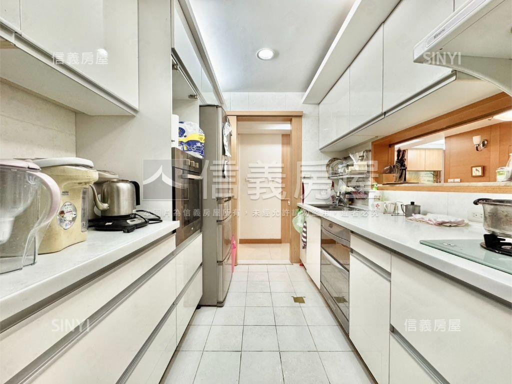 法國臻品公園高樓大三房房屋室內格局與周邊環境