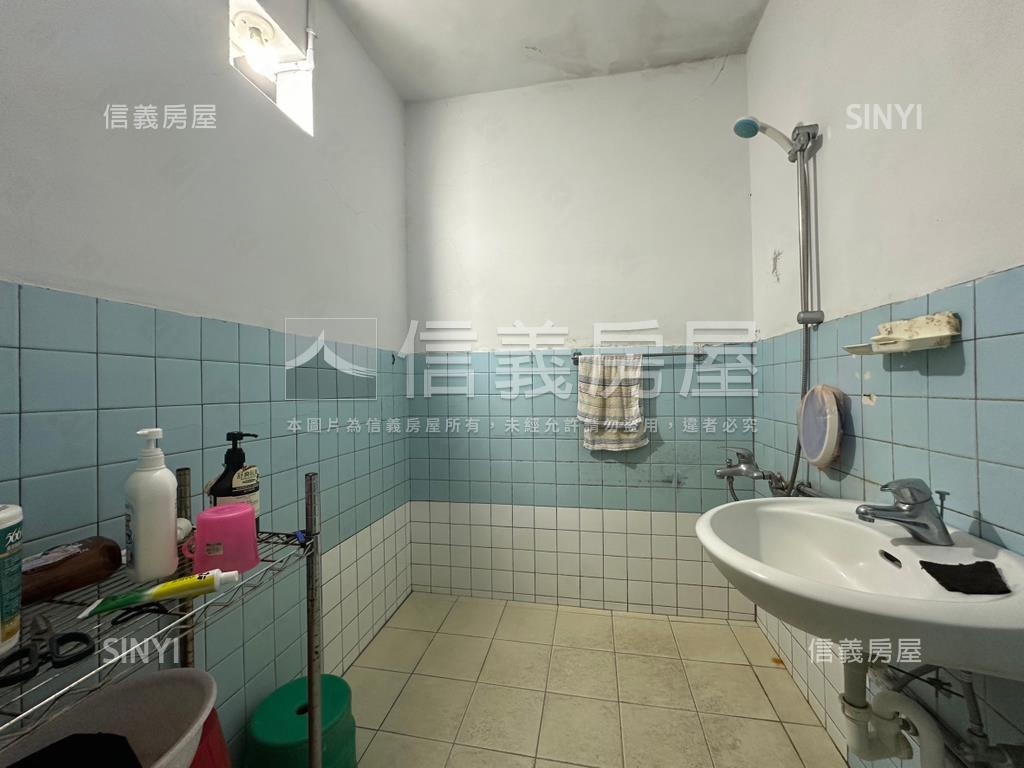 士林華榮稀有透天店面房屋室內格局與周邊環境