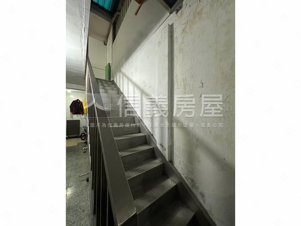 士林華榮稀有透天店面房屋室內格局與周邊環境