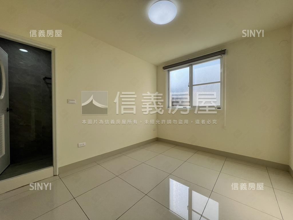 鳳山國中精美成家透天房屋室內格局與周邊環境