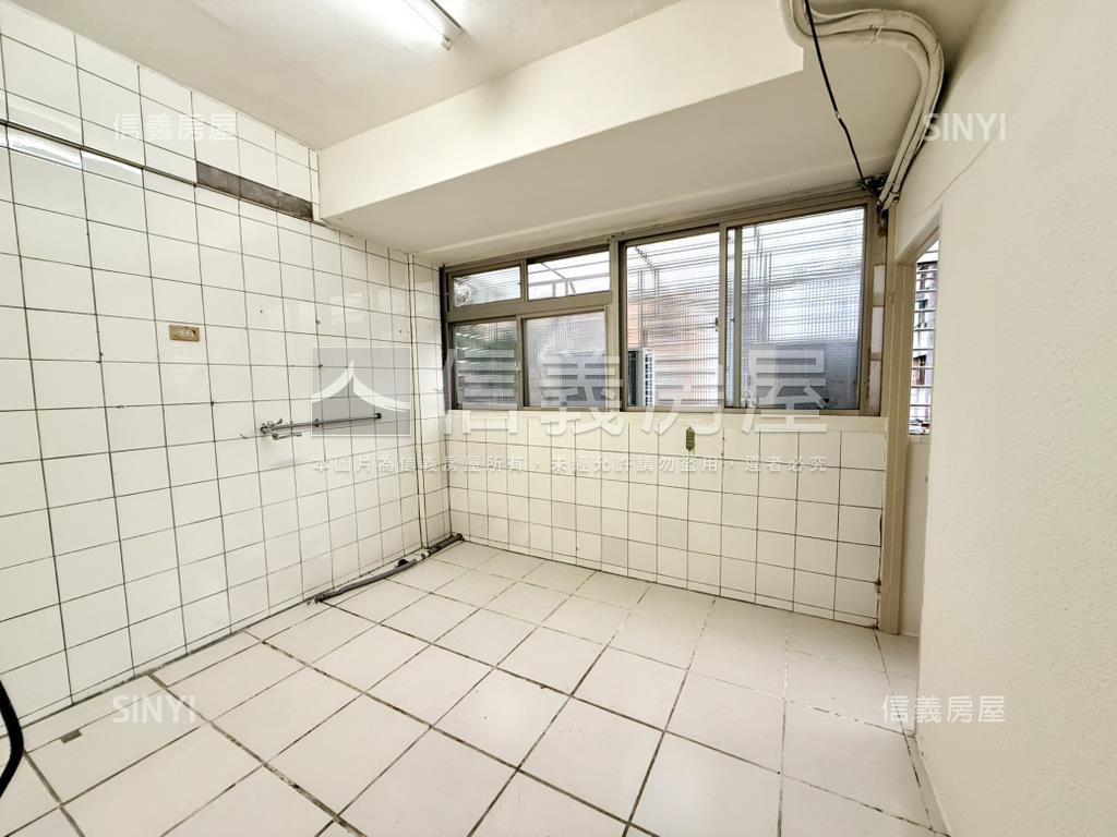 近捷運廣慈站黃金３樓房屋室內格局與周邊環境