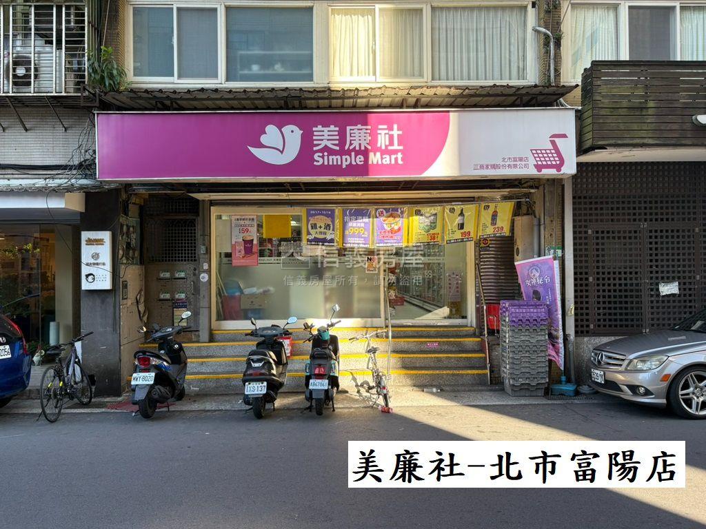 近捷運邊間大四房黃金三樓房屋室內格局與周邊環境