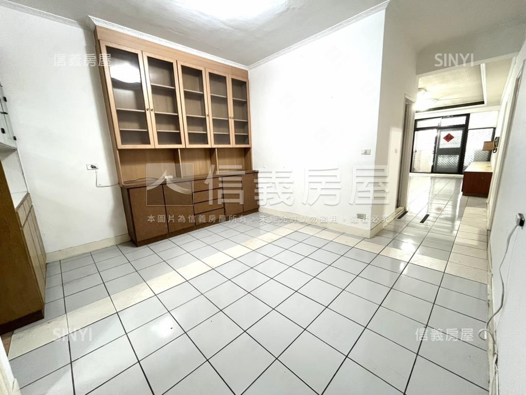 七張捷運四房溫馨宅房屋室內格局與周邊環境