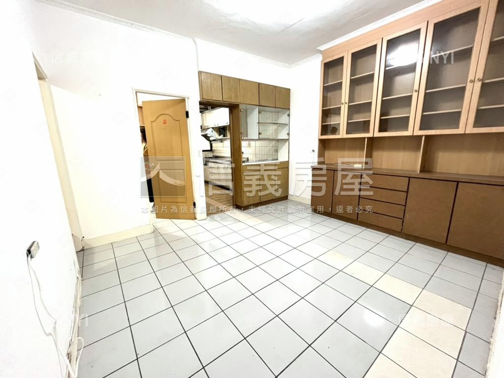 七張捷運四房溫馨宅房屋室內格局與周邊環境