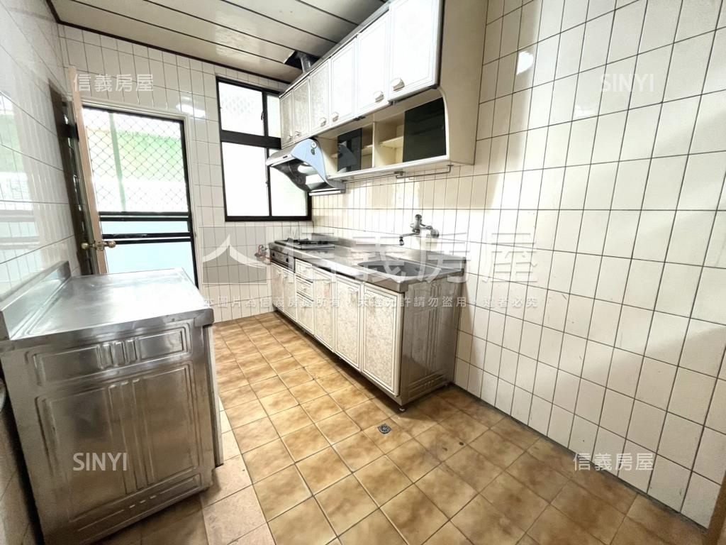 七張捷運四房溫馨宅房屋室內格局與周邊環境