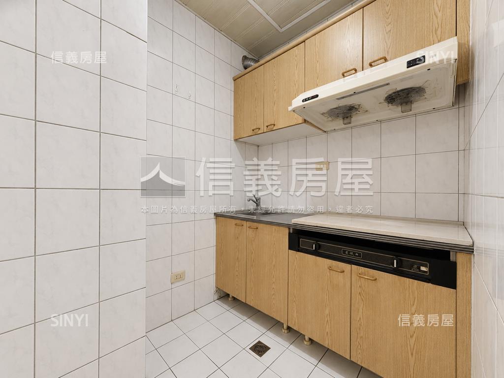 永安捷運★低總價小資店面房屋室內格局與周邊環境
