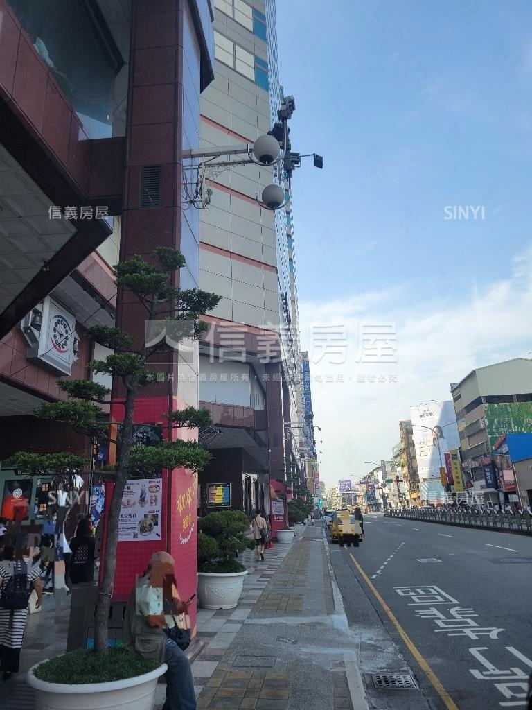 ✦中友百貨✦黃金收租櫃位房屋室內格局與周邊環境