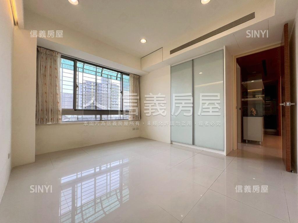 公園第一排視野亮采居房屋室內格局與周邊環境