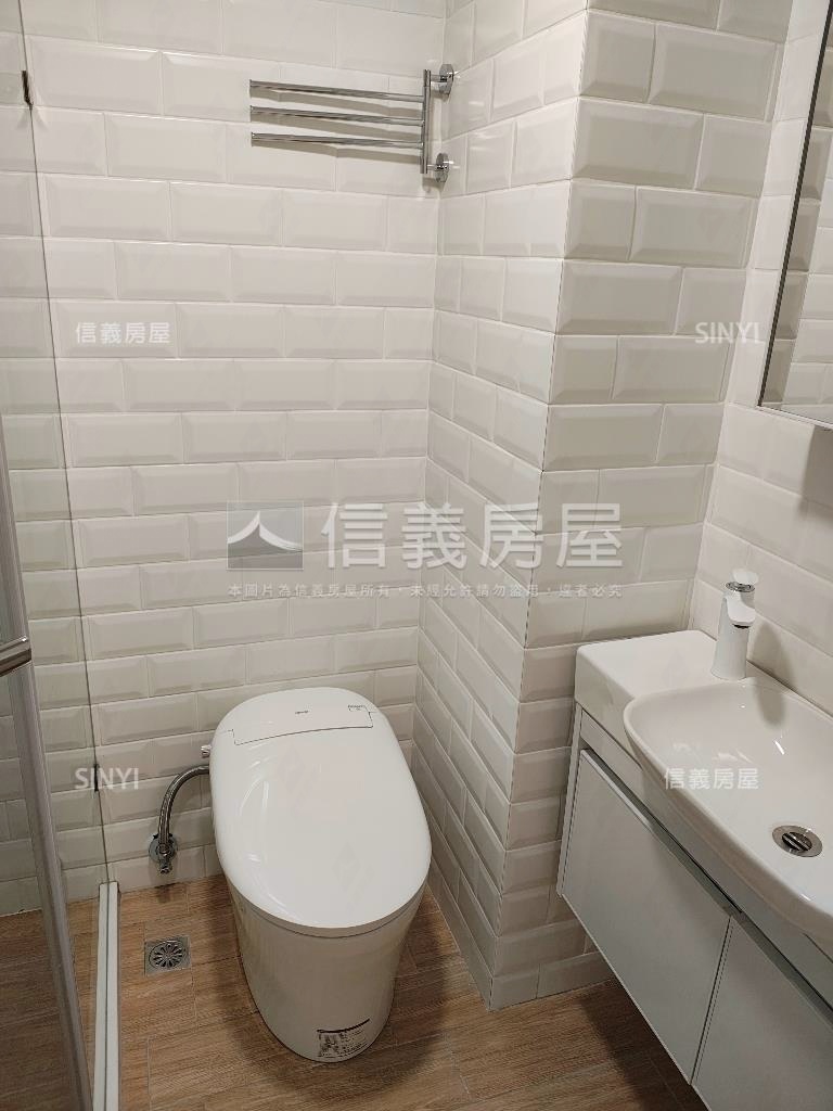 全新裝潢華廈房屋室內格局與周邊環境