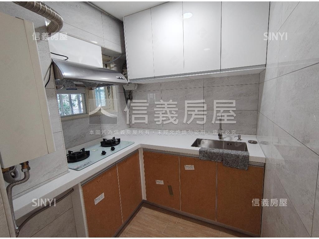 全新裝潢華廈房屋室內格局與周邊環境