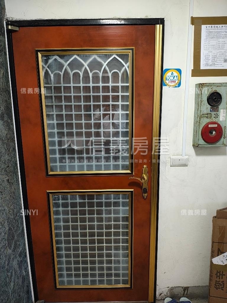 全新裝潢華廈房屋室內格局與周邊環境