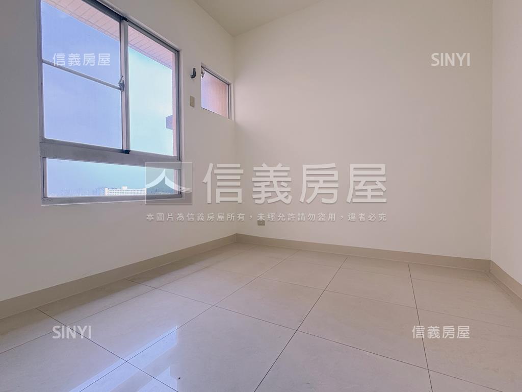 【左營世運】高樓四房平車房屋室內格局與周邊環境