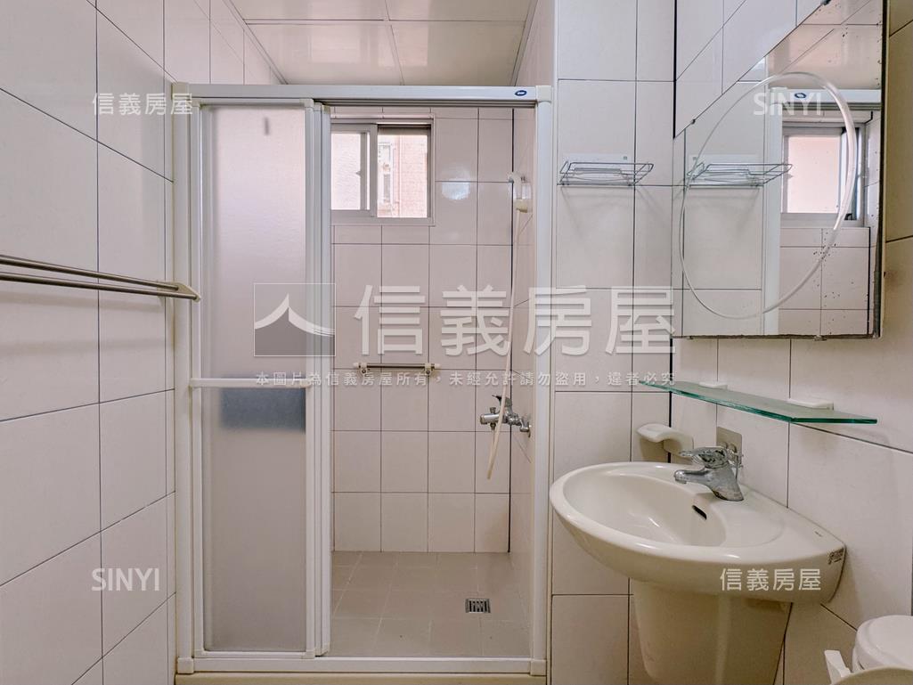 【左營世運】高樓四房平車房屋室內格局與周邊環境