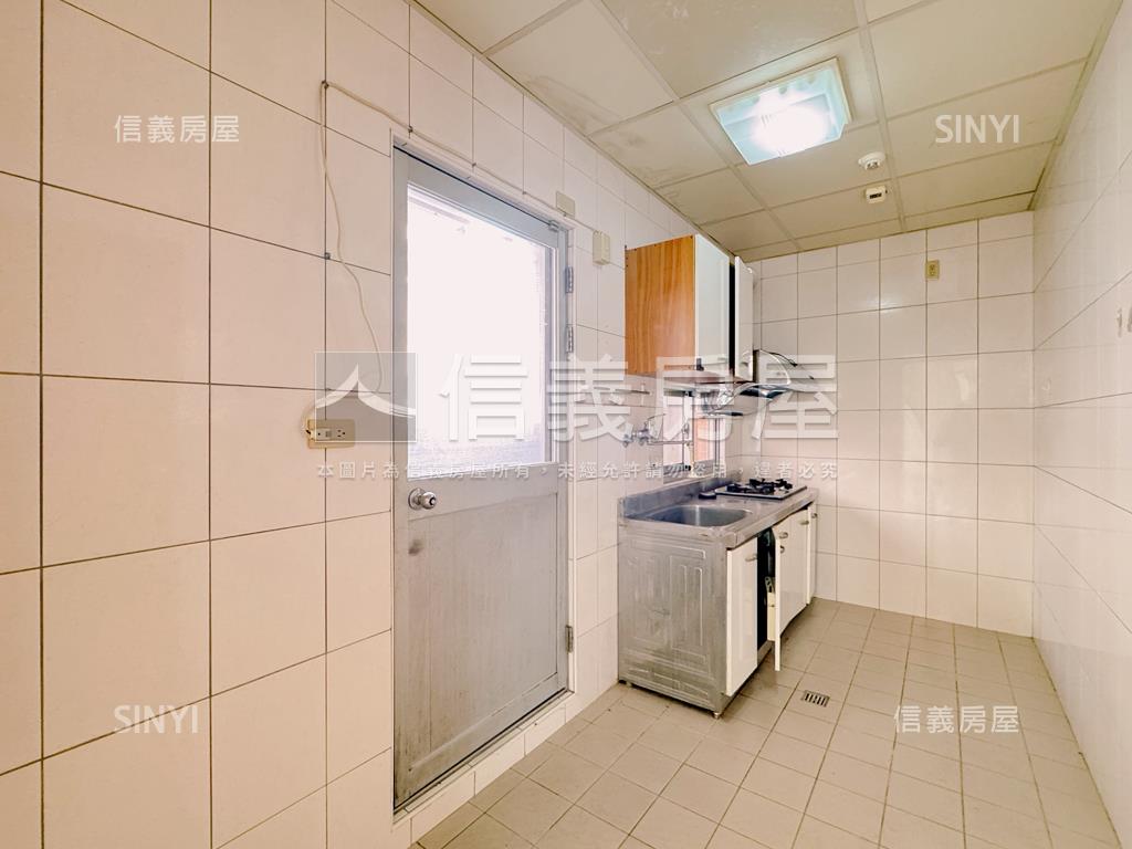 【左營世運】高樓四房平車房屋室內格局與周邊環境