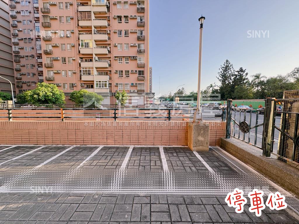 【左營世運】高樓四房平車房屋室內格局與周邊環境