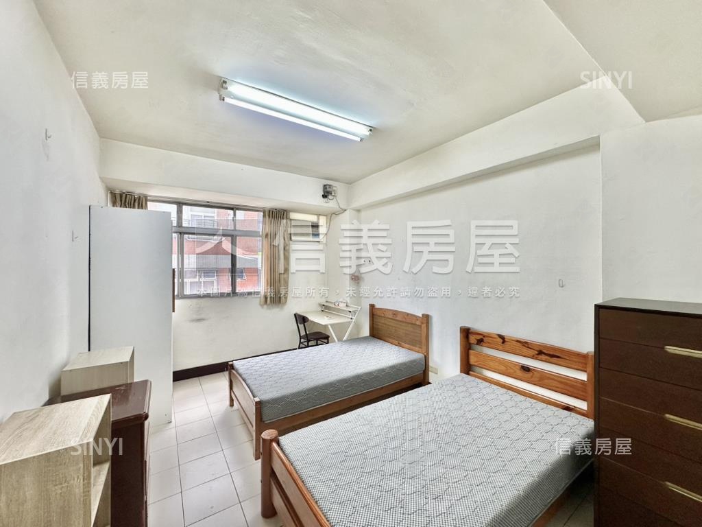 專任興大園道第一排美４房房屋室內格局與周邊環境