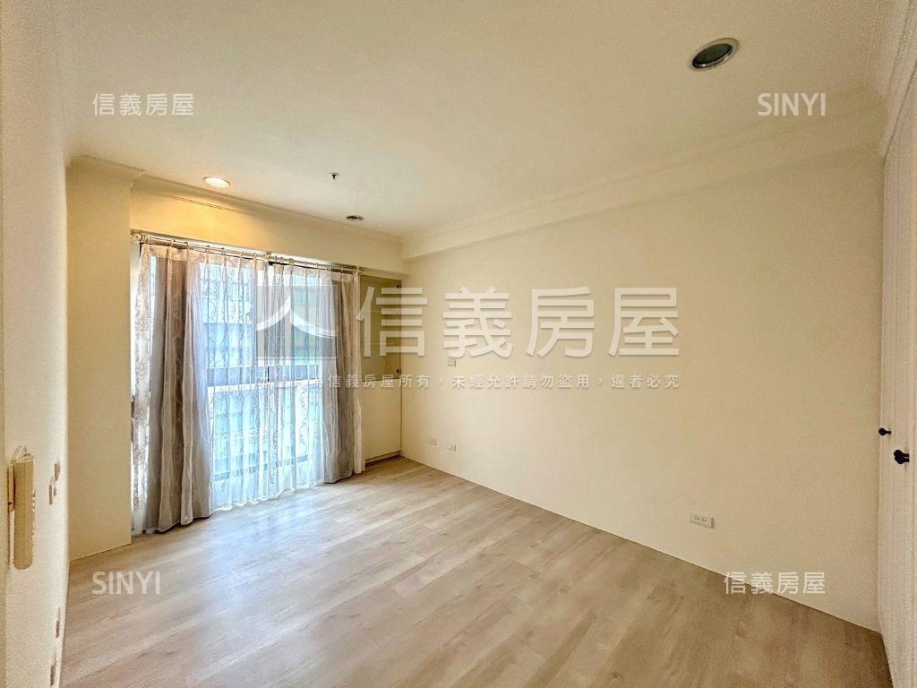 關新北歐高樓四房附雙車位房屋室內格局與周邊環境