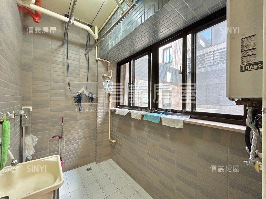 關新北歐高樓四房附雙車位房屋室內格局與周邊環境