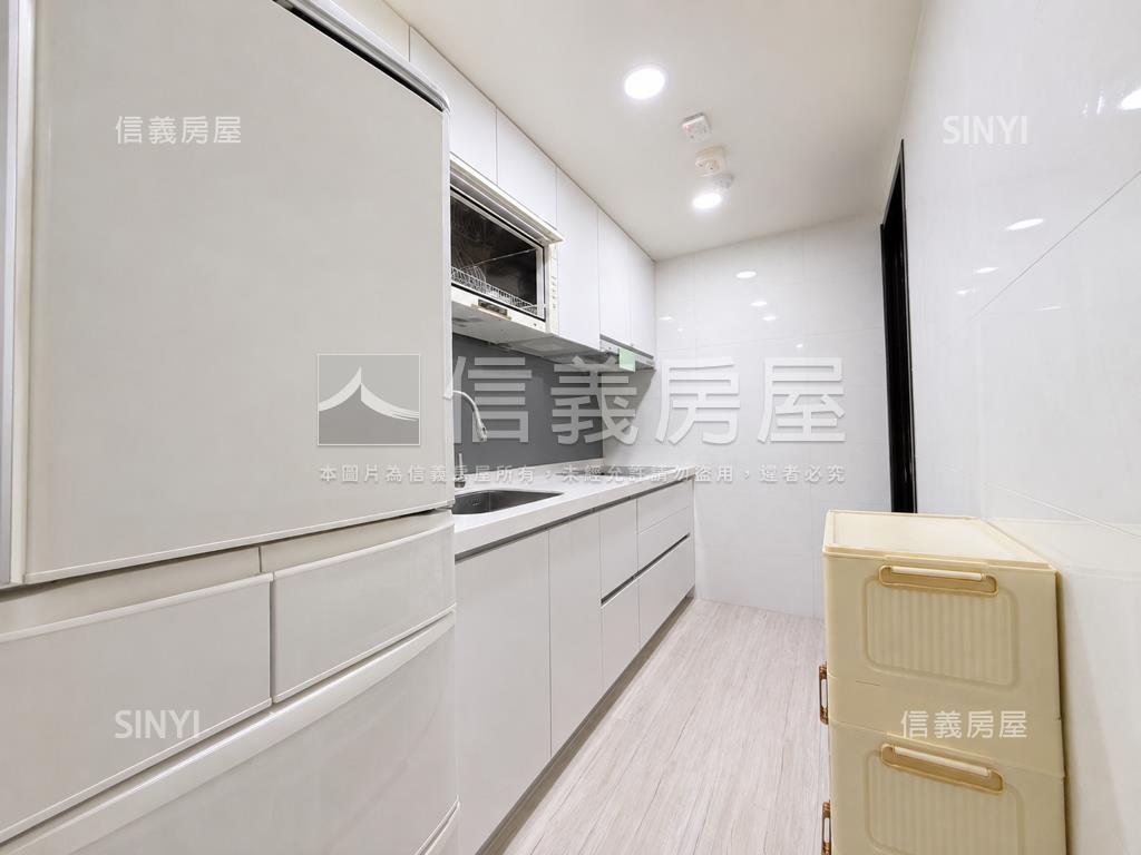 近秋紅谷兩房兩衛Ｂ１平車房屋室內格局與周邊環境