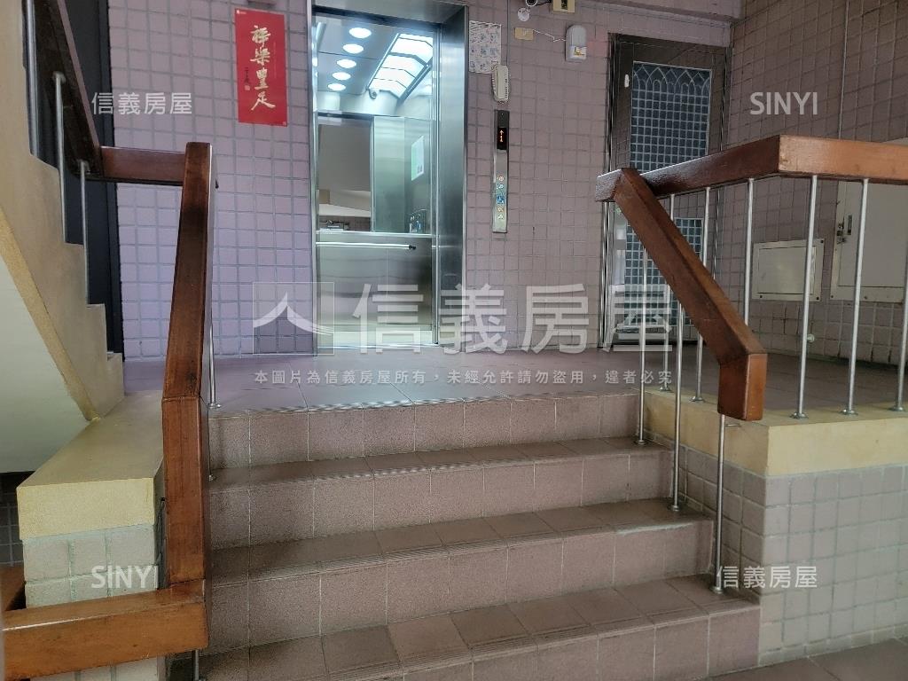 仁愛新城明亮邊間附車位房屋室內格局與周邊環境