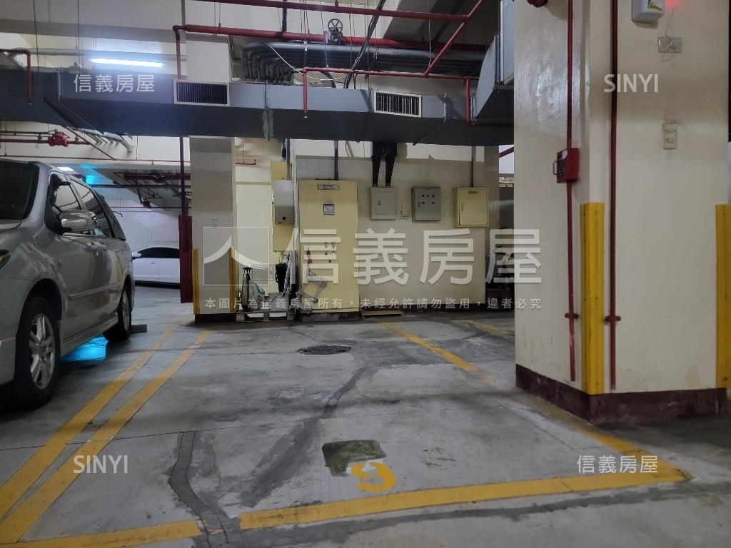 仁愛新城明亮邊間附車位房屋室內格局與周邊環境
