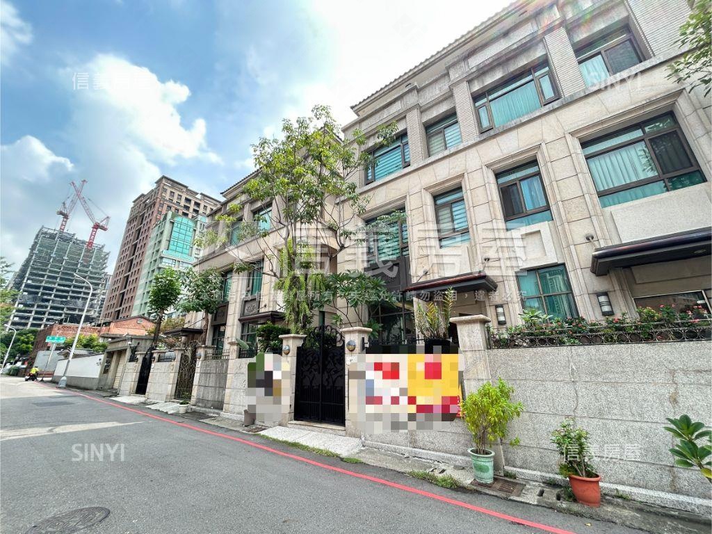 七期精銳雙車位臨路別墅房屋室內格局與周邊環境