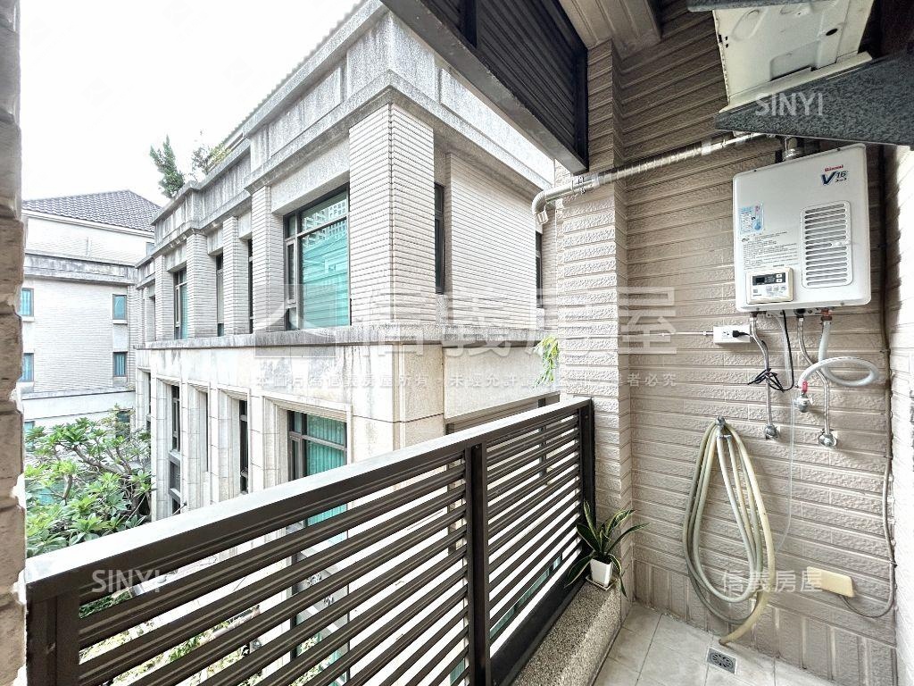 七期精銳雙車位臨路別墅房屋室內格局與周邊環境