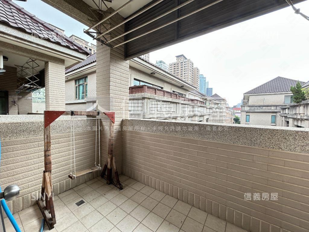 七期精銳雙車位臨路別墅房屋室內格局與周邊環境
