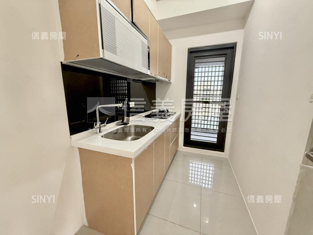 輕軌旁採光好兩房兩衛房屋室內格局與周邊環境