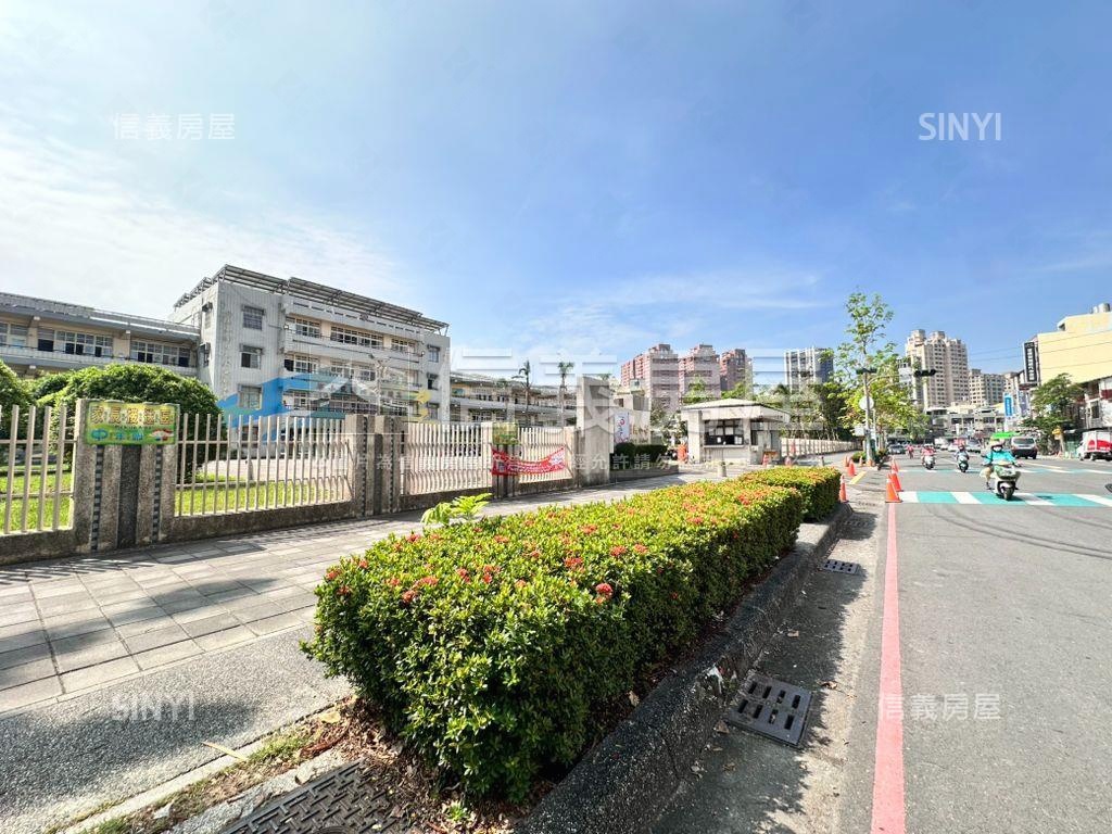 輕軌旁採光好兩房兩衛房屋室內格局與周邊環境