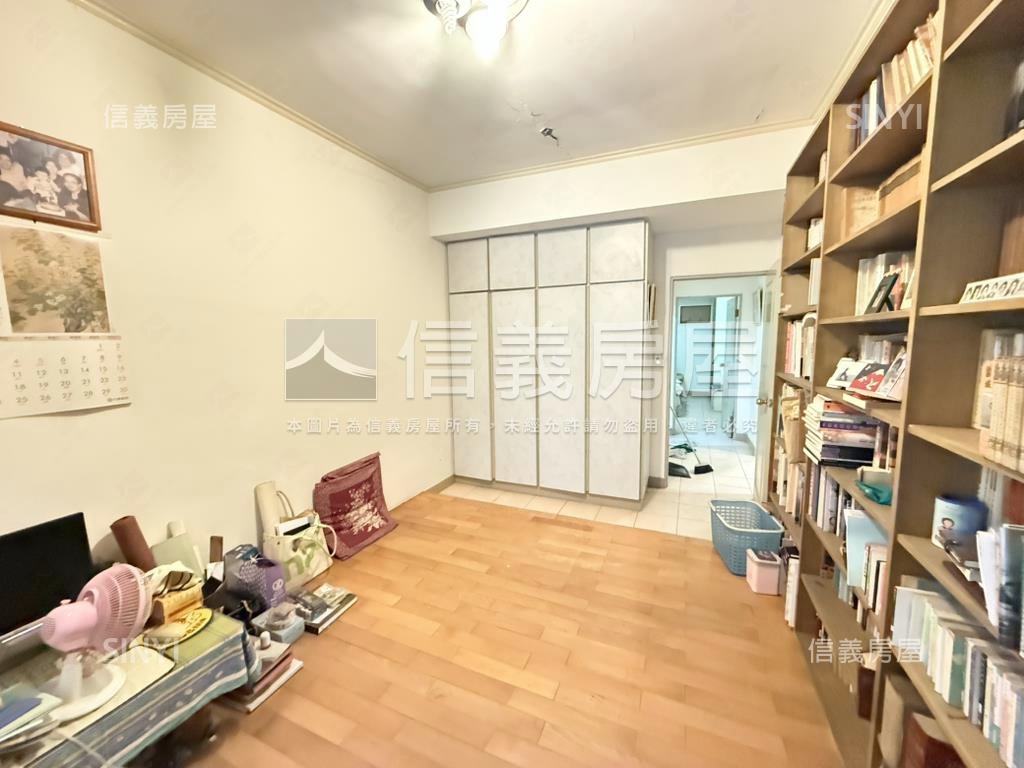 未來萬大ＬＧ０８黃金二樓房屋室內格局與周邊環境
