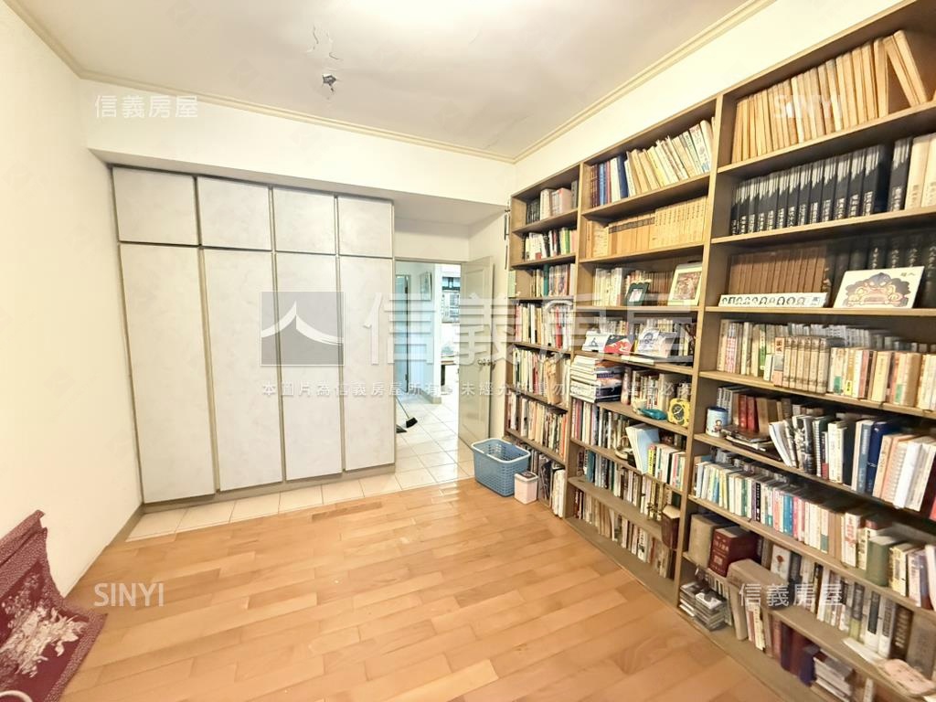 未來萬大ＬＧ０８黃金二樓房屋室內格局與周邊環境