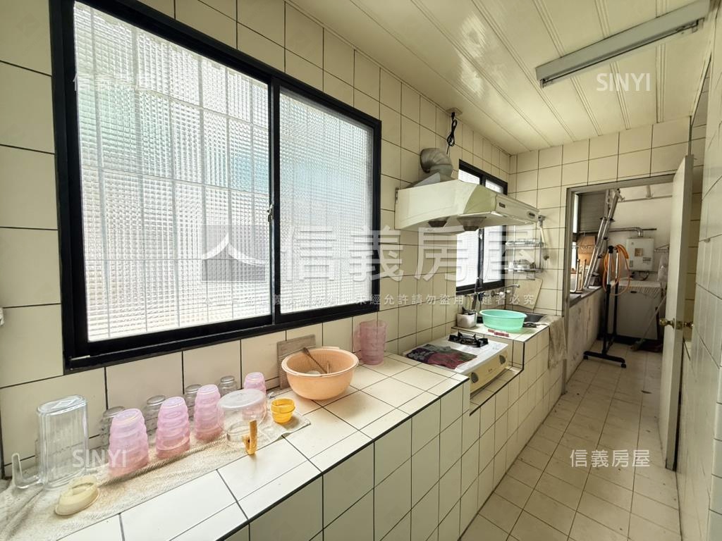 未來萬大ＬＧ０８黃金二樓房屋室內格局與周邊環境