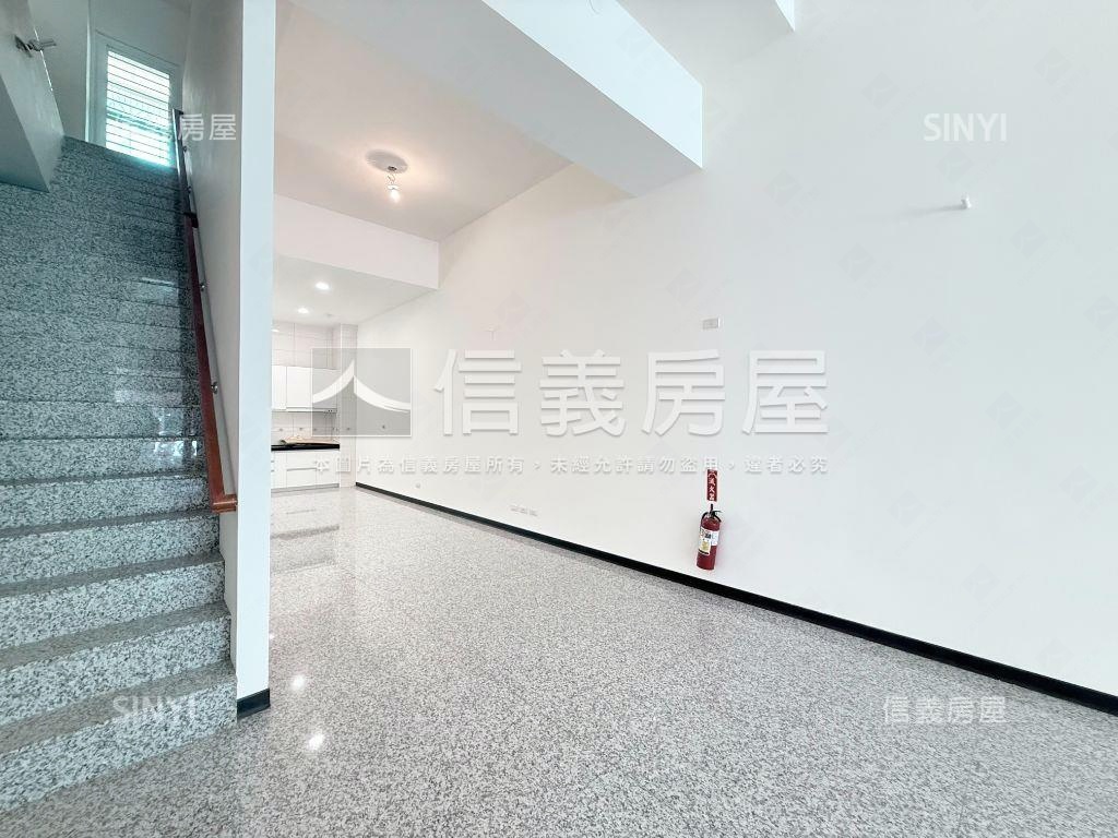 御寶金店面＃挑高大空間房屋室內格局與周邊環境