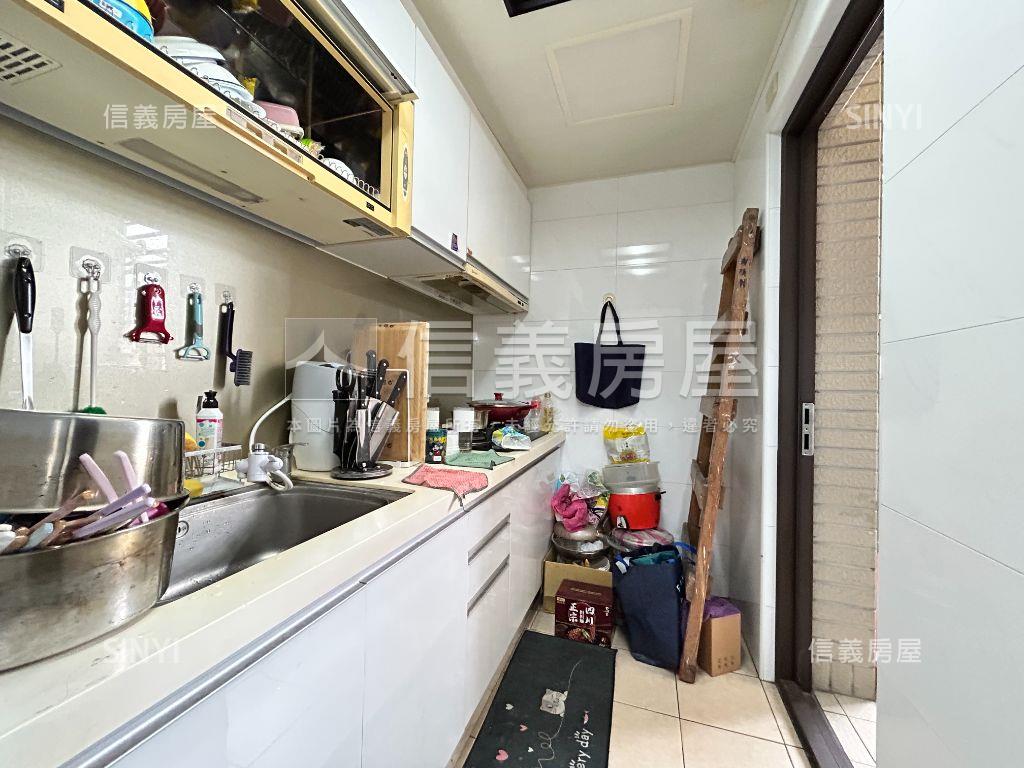 新視界優質電梯三房房屋室內格局與周邊環境