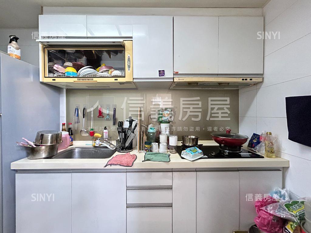 新視界優質電梯三房房屋室內格局與周邊環境