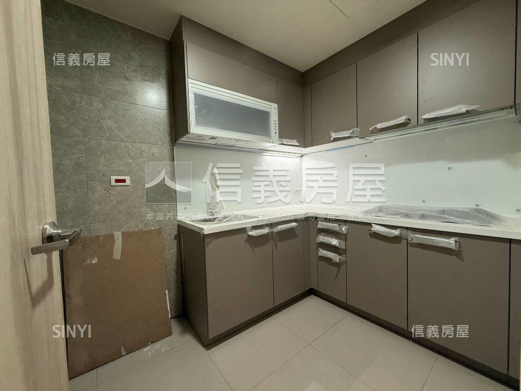 亞昕一見稀有三角窗金店面房屋室內格局與周邊環境