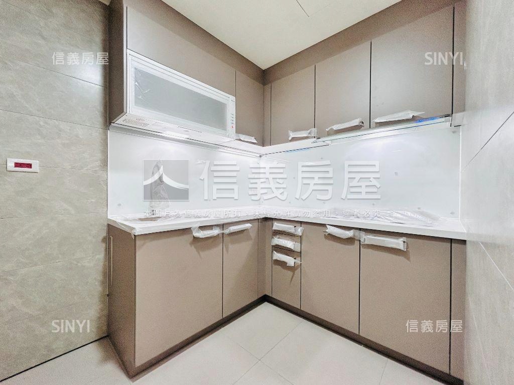 亞昕一見稀有三角窗金店面房屋室內格局與周邊環境