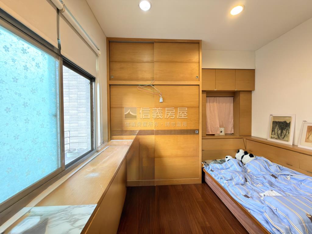 捷運南環Ｙ４站｝三房車位房屋室內格局與周邊環境