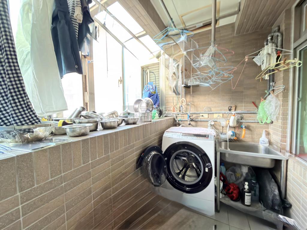捷運南環Ｙ４站｝三房車位房屋室內格局與周邊環境