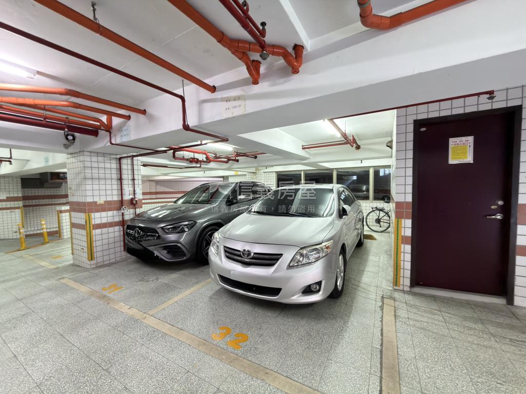 捷運南環Ｙ４站｝三房車位房屋室內格局與周邊環境
