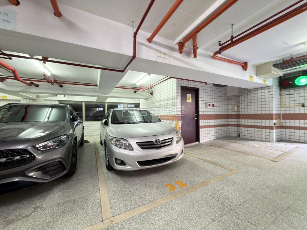 捷運南環Ｙ４站｝三房車位房屋室內格局與周邊環境