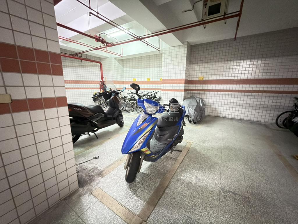 捷運南環Ｙ４站｝三房車位房屋室內格局與周邊環境