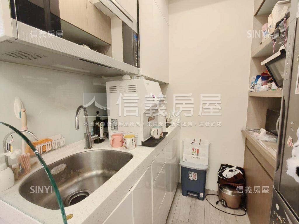 超級Ｆ１小資美妝兩房房屋室內格局與周邊環境