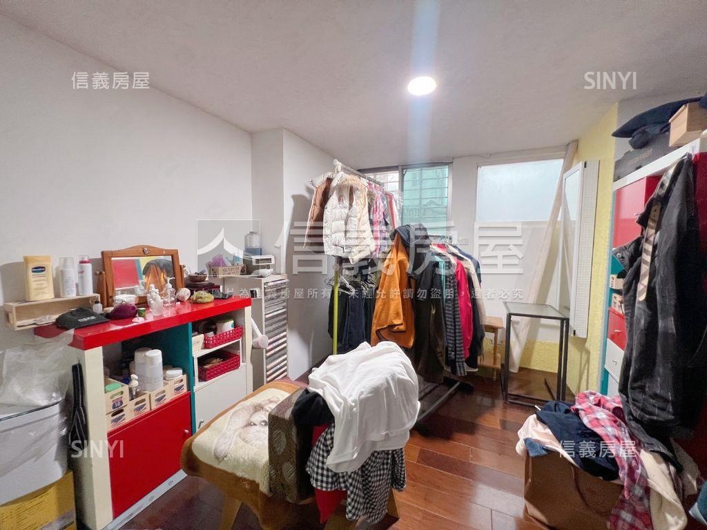 美妝文普．２＋２帶車位房屋室內格局與周邊環境