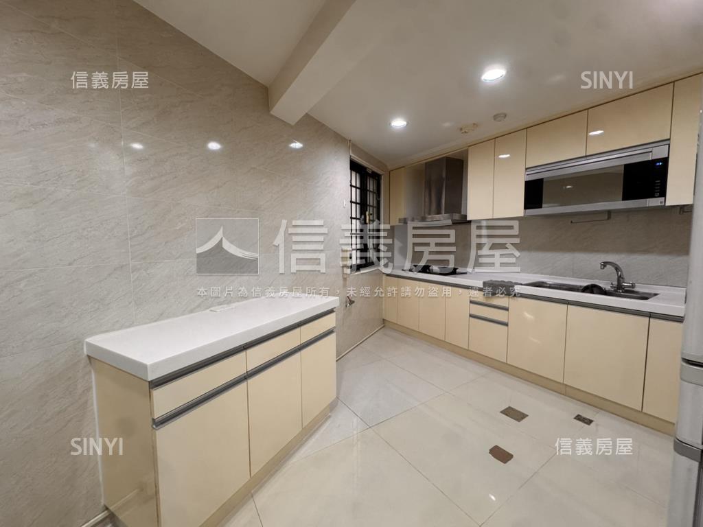 近未來Ｇ１０裝潢美透天房屋室內格局與周邊環境